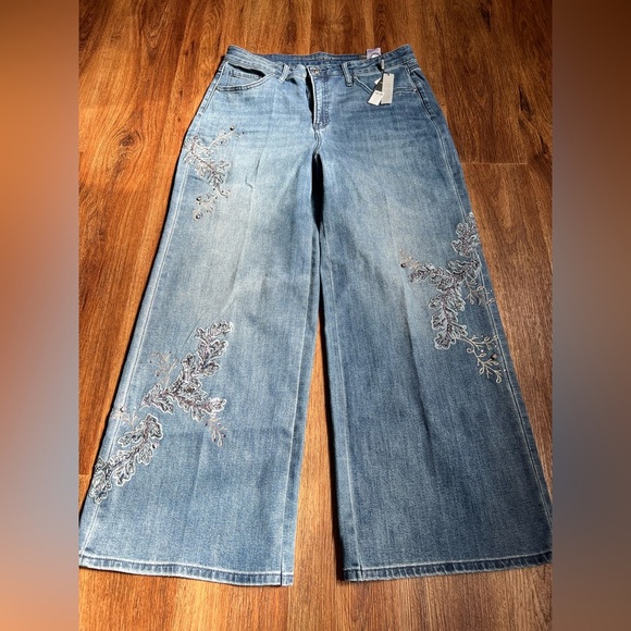 Chico's Light Blue Embroidered Wide-Leg Jeans size 2P - Picture 1 of 13